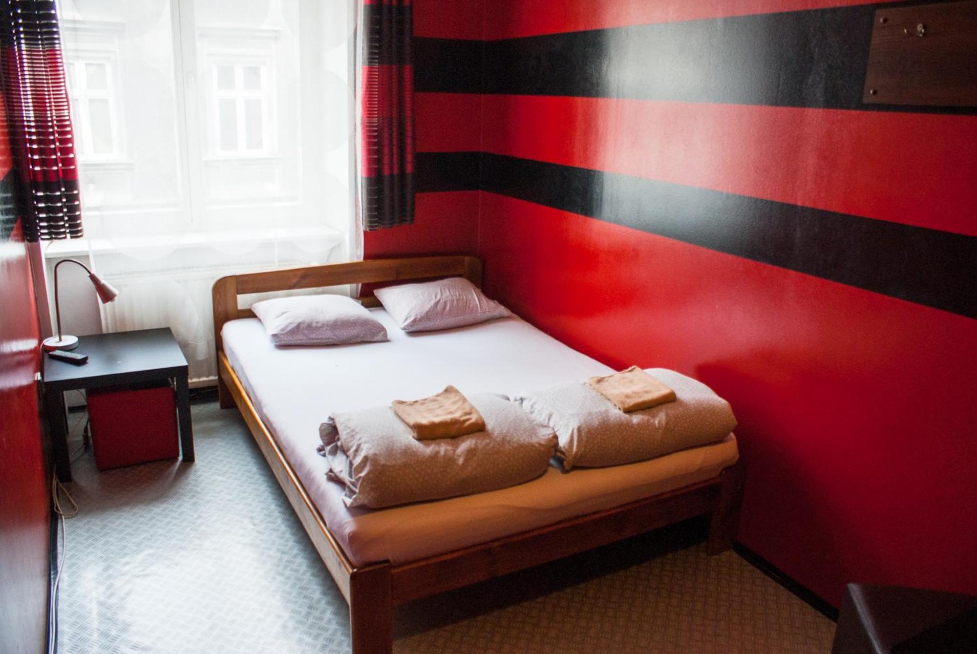 Smocza Jama Hostel Cracovia Exterior foto